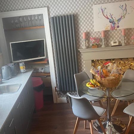 Georgian City Apartment At Thomas Street Double Bedroom And Two Single Trundle Beds Bath Bagian luar foto