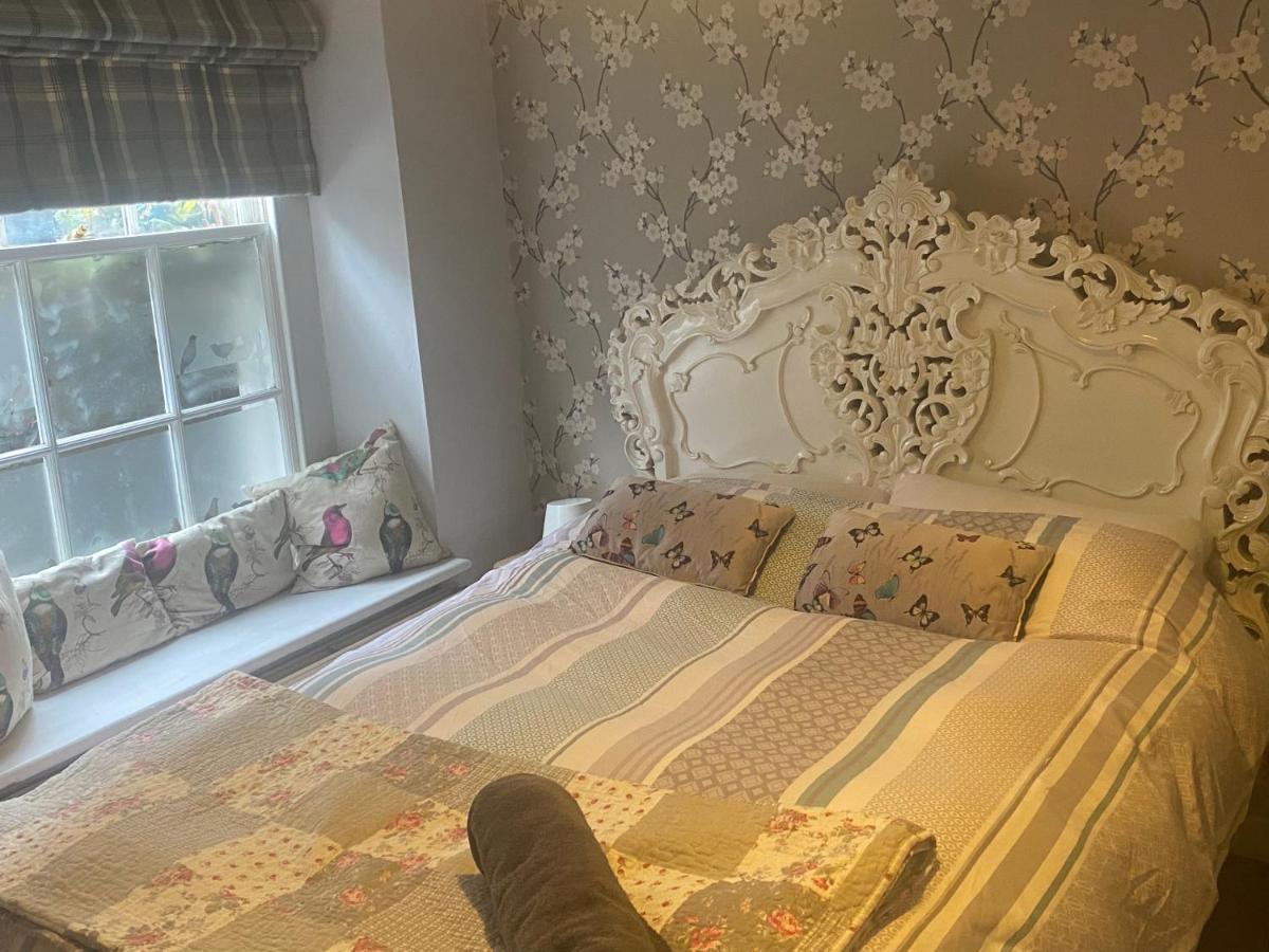 Georgian City Apartment At Thomas Street Double Bedroom And Two Single Trundle Beds Bath Bagian luar foto