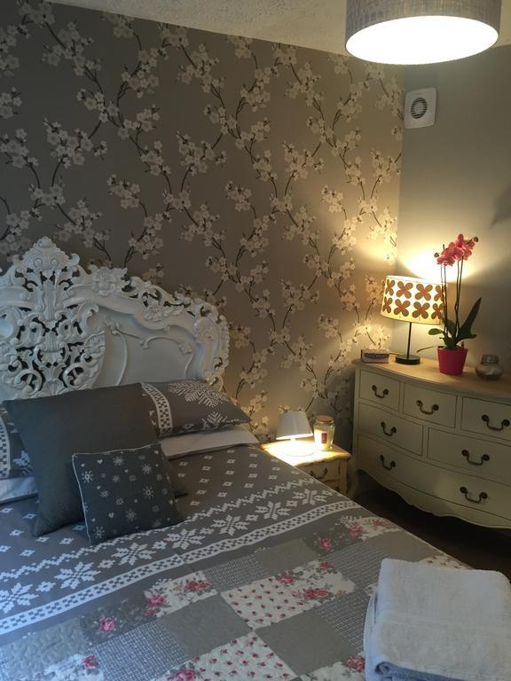 Georgian City Apartment At Thomas Street Double Bedroom And Two Single Trundle Beds Bath Bagian luar foto