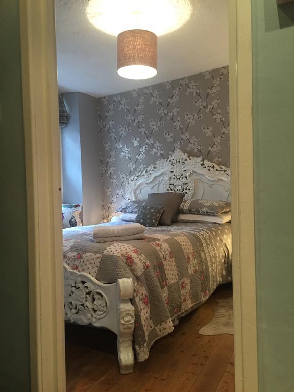Georgian City Apartment At Thomas Street Double Bedroom And Two Single Trundle Beds Bath Bagian luar foto